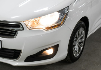 Подержанный автомобиль Citroen C4 Sedan 2014 года (21 фото)