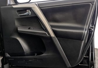 Подержанный автомобиль Toyota RAV4 2018 года (25 фото)