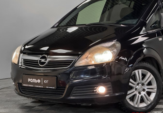 Подержанный автомобиль Opel Zafira Compactvan 2007 года (24 фото)