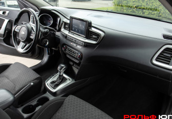 Подержанный автомобиль Kia Ceed Hatchback 2018 года (7 фото)