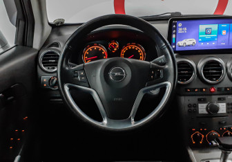 Подержанный автомобиль Opel Antara 2010 года (11 фото)