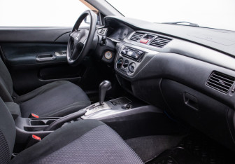 Подержанный автомобиль Mitsubishi Lancer Sedan 2009 года (9 фото)