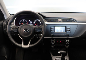 Подержанный автомобиль Kia Rio Hatchback 2021 года (9 фото)