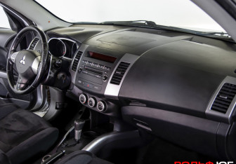 Подержанный автомобиль Mitsubishi Outlander 2008 года (8 фото)
