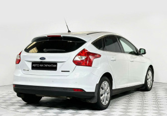 Подержанный автомобиль Ford Focus Hatchback 2012 года (3 фото)