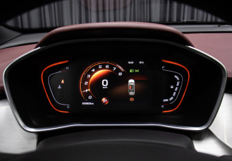 Подержанный автомобиль Geely Coolray 2022 года (13 фото)