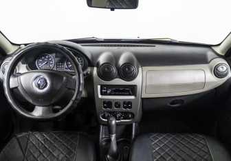 Подержанный автомобиль Renault Sandero 2013 года (13 фото)