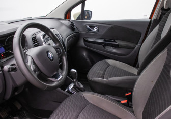 Подержанный автомобиль Renault Kaptur 2019 года (10 фото)