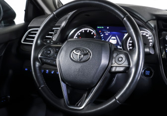 Подержанный автомобиль Toyota Camry Sedan 2020 года (14 фото)