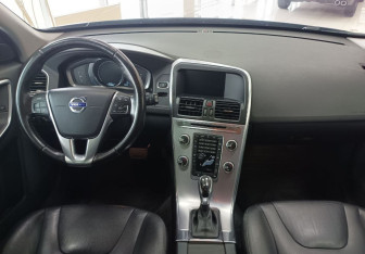 Подержанный автомобиль Volvo XC60 2016 года (9 фото)