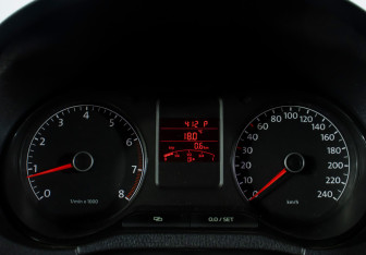 Подержанный автомобиль Volkswagen Polo Sedan 2011 года (11 фото)