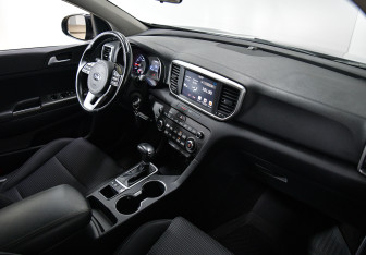 Подержанный автомобиль Kia Sportage 2021 года (9 фото)