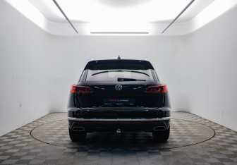 Подержанный автомобиль Volkswagen Touareg 2019 года (6 фото)