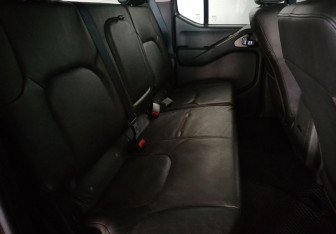 Подержанный автомобиль Nissan Navara (Frontier) 2008 года (10 фото)
