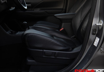 Подержанный автомобиль Mitsubishi Outlander 2012 года (16 фото)