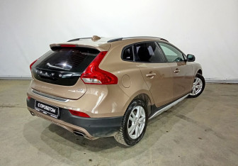 Подержанный автомобиль Volvo V40 Hatchback 2013 года (6 фото)