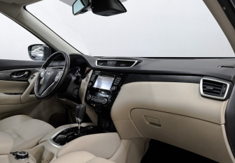 Подержанный автомобиль Nissan X-Trail 2018 года (13 фото)