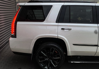 Подержанный автомобиль Cadillac Escalade Suv 2020 года (8 фото)