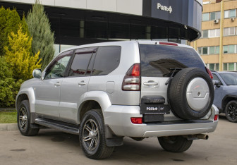 Подержанный автомобиль Toyota Land Cruiser Prado 2008 года (7 фото)