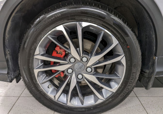 Подержанный автомобиль Geely Coolray 2023 года (18 фото)