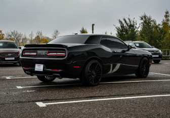Подержанный автомобиль Dodge Challenger 2020 года (5 фото)
