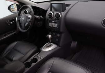 Подержанный автомобиль Nissan Qashqai 2008 года (10 фото)