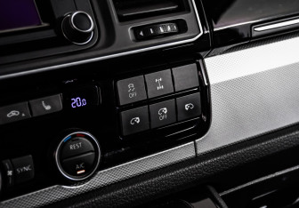 Подержанный автомобиль Volkswagen Multivan 2016 года (19 фото)