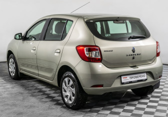 Подержанный автомобиль Renault Sandero 2018 года (7 фото)