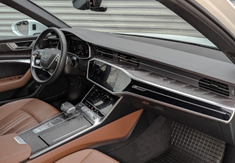 Подержанный автомобиль Audi A6 Sedan 2022 года (11 фото)