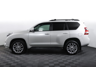 Подержанный автомобиль Toyota Land Cruiser Prado 2015 года (8 фото)