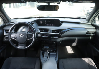 Подержанный автомобиль Lexus UX 2019 года (12 фото)