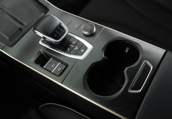 Подержанный автомобиль Omoda C5 2024 года (18 фото)