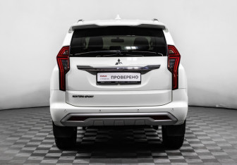 Подержанный автомобиль Mitsubishi Montero Sport 2022 года (6 фото)