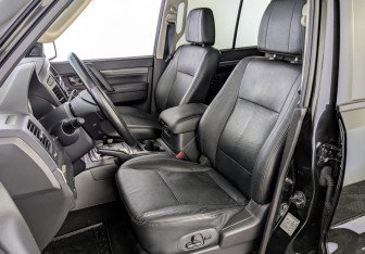 Подержанный автомобиль Mitsubishi Pajero 2014 года (20 фото)