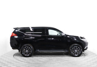 Подержанный автомобиль Mitsubishi Pajero Sport 2019 года (4 фото)