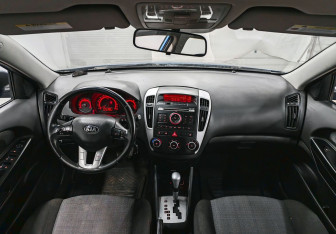 Подержанный автомобиль Kia Ceed Hatchback 2011 года (11 фото)