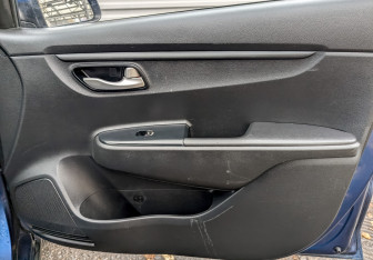 Подержанный автомобиль Kia Rio Hatchback 2021 года (24 фото)