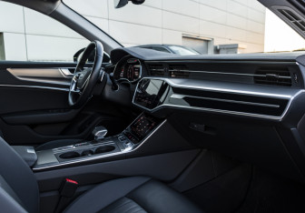 Подержанный автомобиль Audi A6 Sedan 2022 года (13 фото)