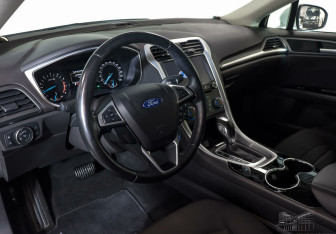 Подержанный автомобиль Ford Mondeo Sedan 2017 года (9 фото)