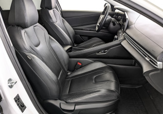 Подержанный автомобиль Hyundai Elantra Sedan 2023 года (24 фото)