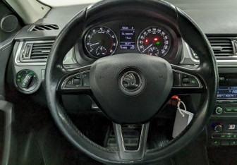 Подержанный автомобиль Skoda Rapid Liftback 2014 года (24 фото)