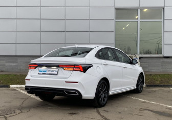 Подержанный автомобиль Omoda S5 2024 года (5 фото)