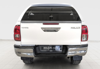 Подержанный автомобиль Toyota Hilux 2016 года (6 фото)