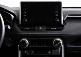 Подержанный автомобиль Toyota RAV4 2021 года (14 фото)