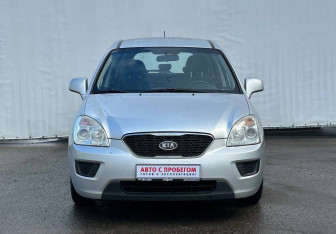 Подержанный автомобиль Kia Carens 2010 года (2 фото)