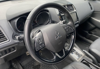 Подержанный автомобиль Mitsubishi ASX 2018 года (14 фото)