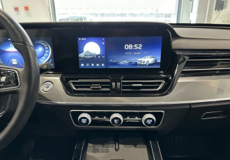 Подержанный автомобиль Hongqi HS5 2024 года (16 фото)
