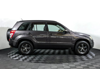 Подержанный автомобиль Suzuki Grand Vitara 2008 года (4 фото)