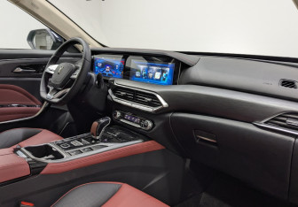 Новый FAW Bestune T77 2024 (9 фото)