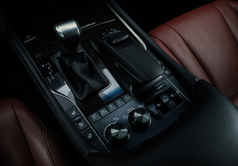 Подержанный автомобиль Lexus LX 2017 года (36 фото)